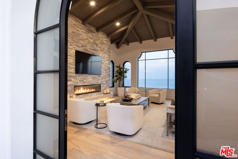 1213 Harbor Hills Drive