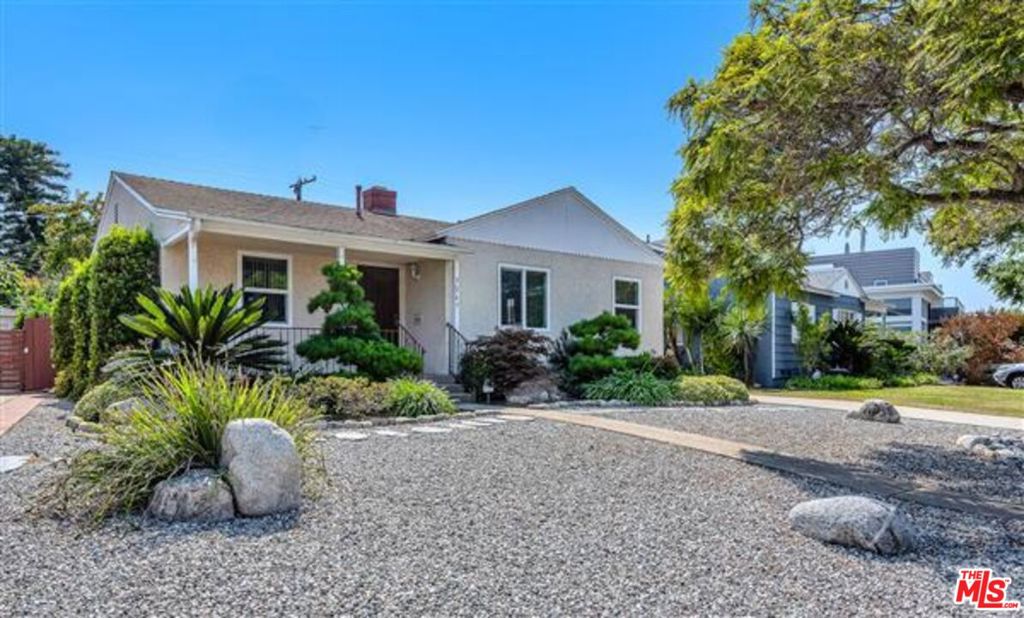 3267 Mountain View Avenue