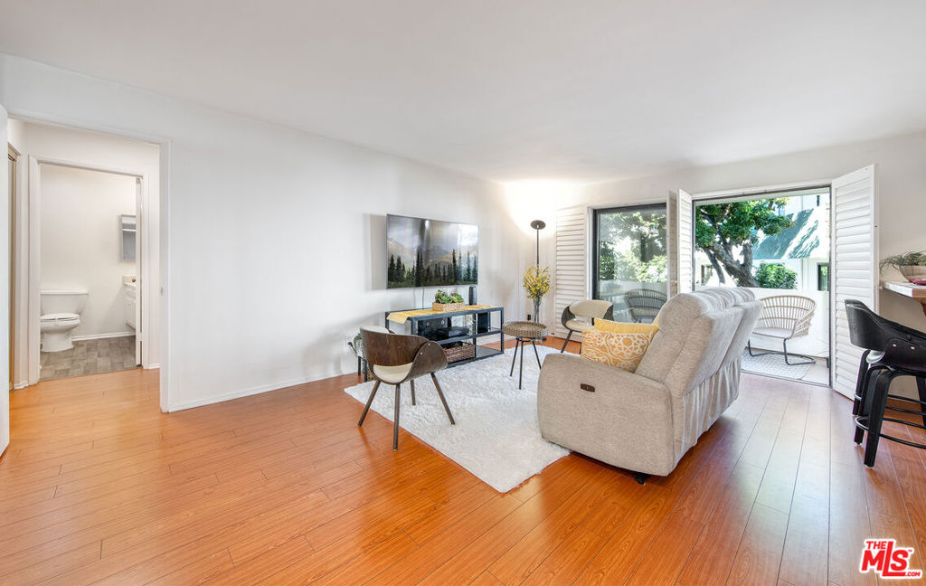 5000 S Centinela Avenue 214