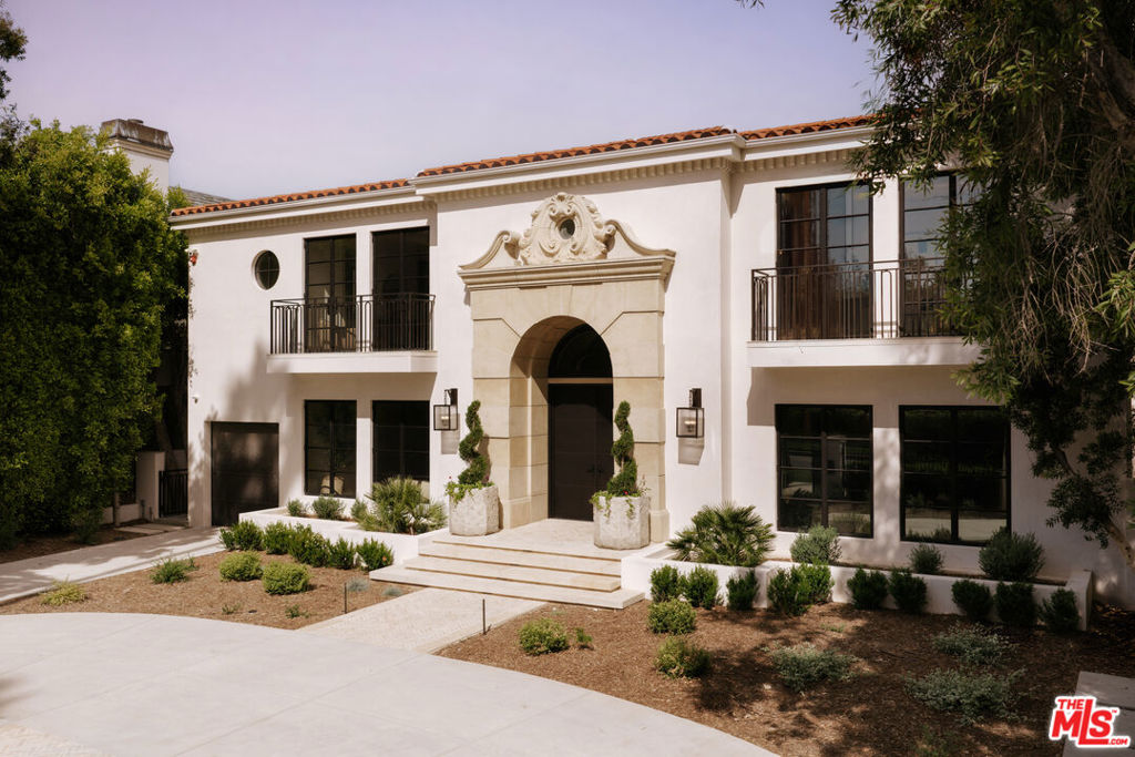 906 N Beverly Drive
