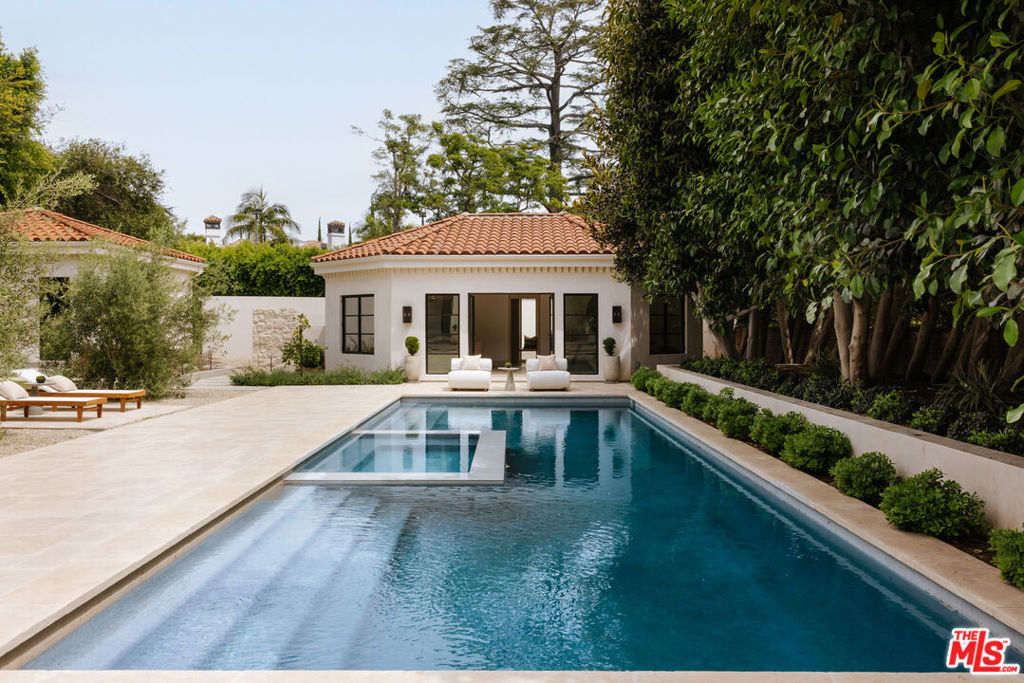 906 N Beverly Drive
