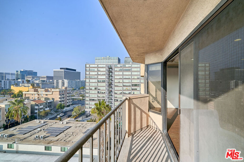 727 S Ardmore Avenue 801