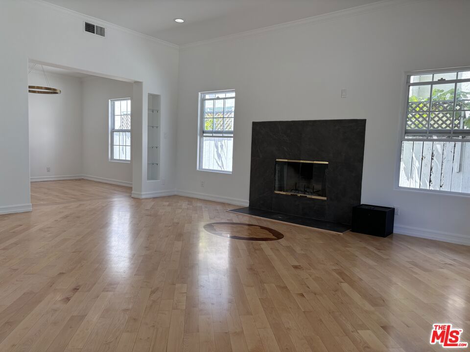 Properties 4 427 S Clark Drive