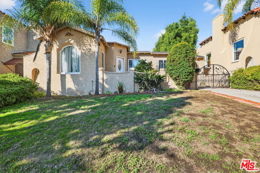 1653 S Orange Grove Avenue