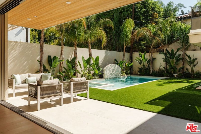 800 N La Jolla Avenue