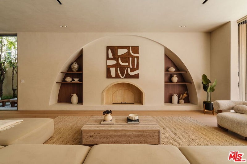800 N La Jolla Avenue