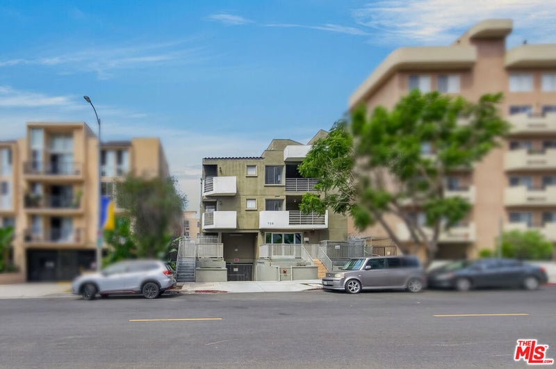 709 S Kingsley Drive
