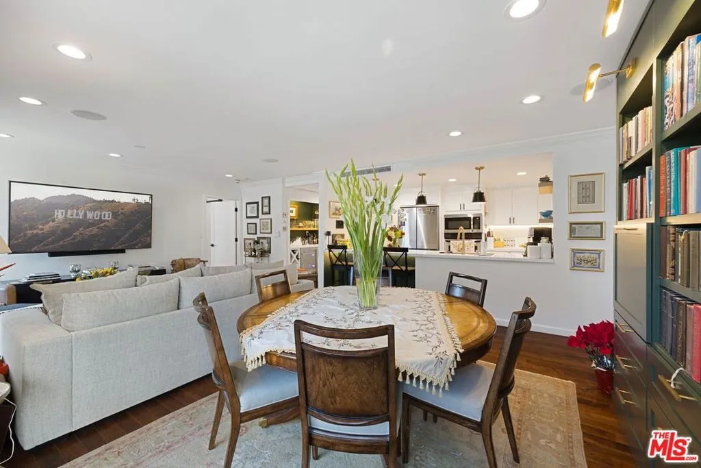 Los Angeles, California 90067, United States, 2 Bedrooms Bedrooms, ,2 BathroomsBathrooms,Residential,Active,113601