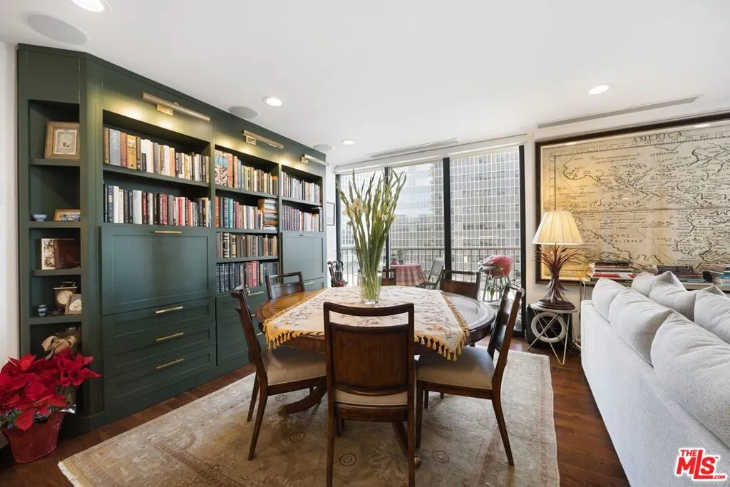 Los Angeles, California 90067, United States, 2 Bedrooms Bedrooms, ,2 BathroomsBathrooms,Residential,Active,113601