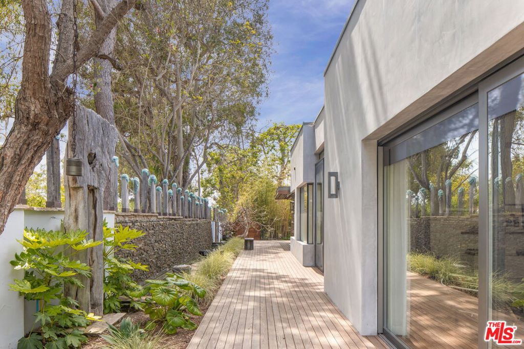 Properties 4 345 W Channel Road
