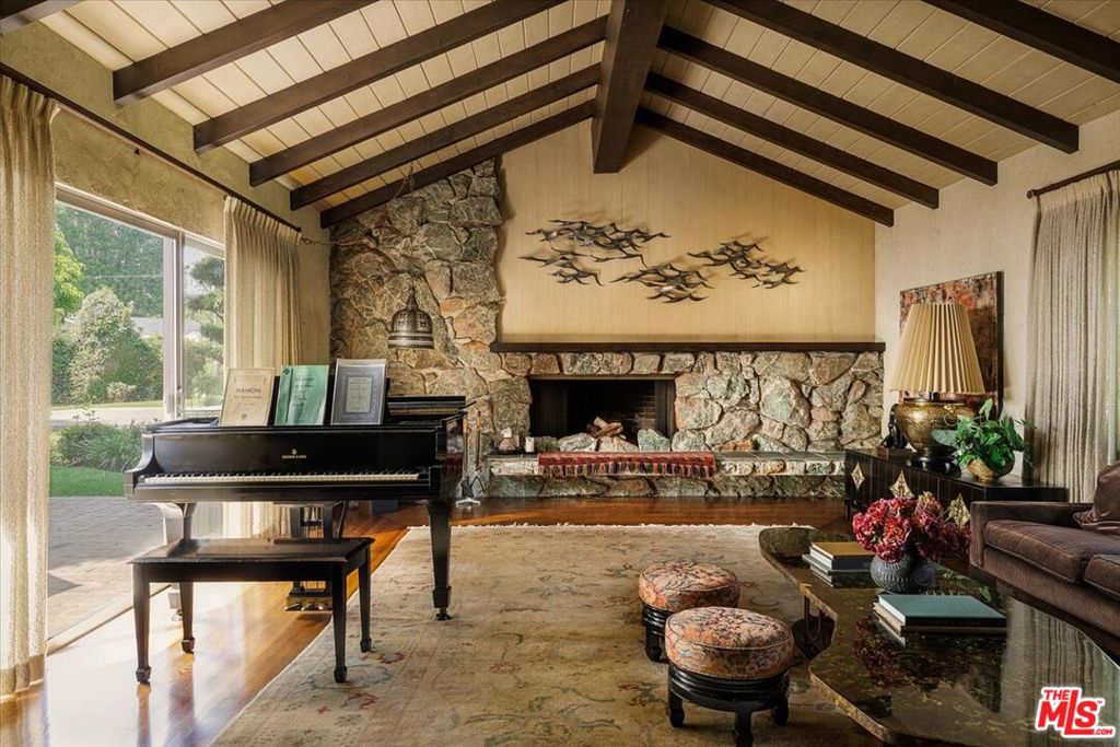 8229 Davista Drive