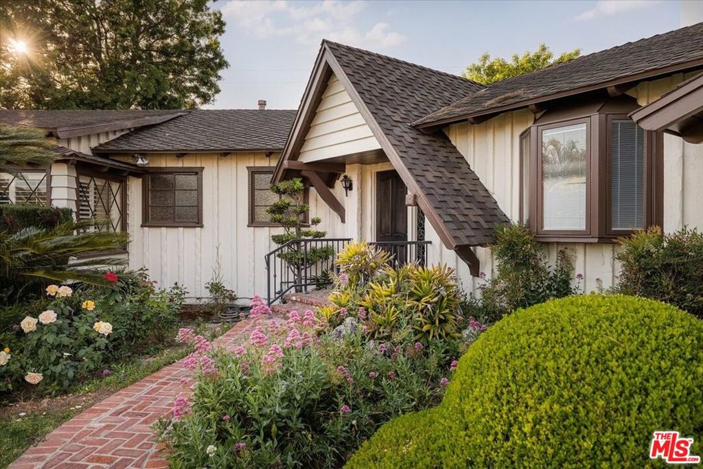 8229 Davista Drive