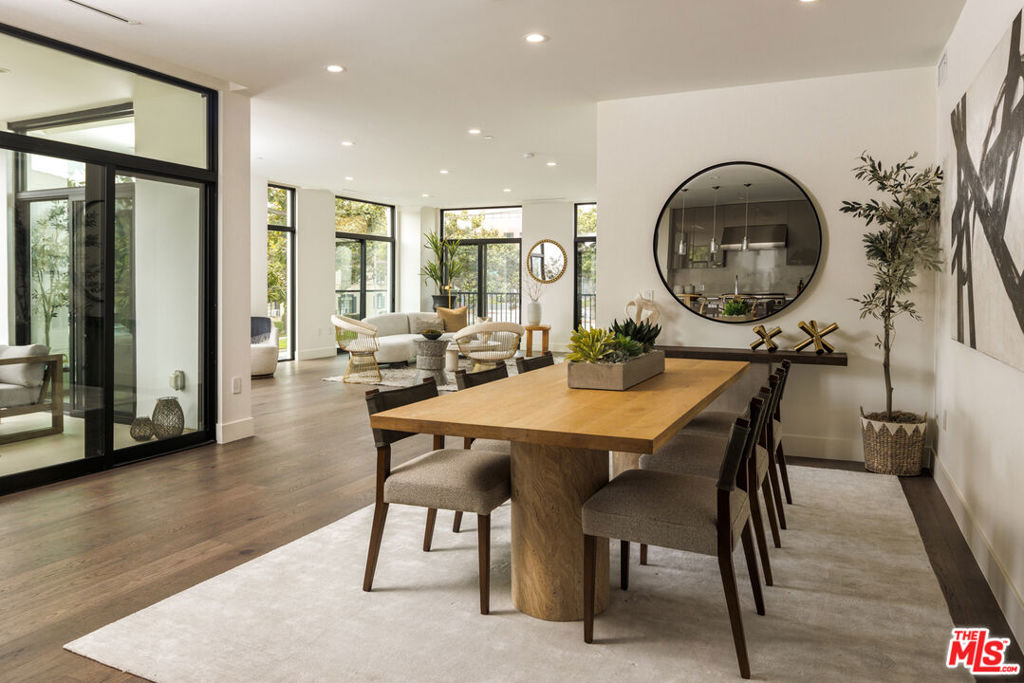 Properties 2 425 N Palm Drive 201