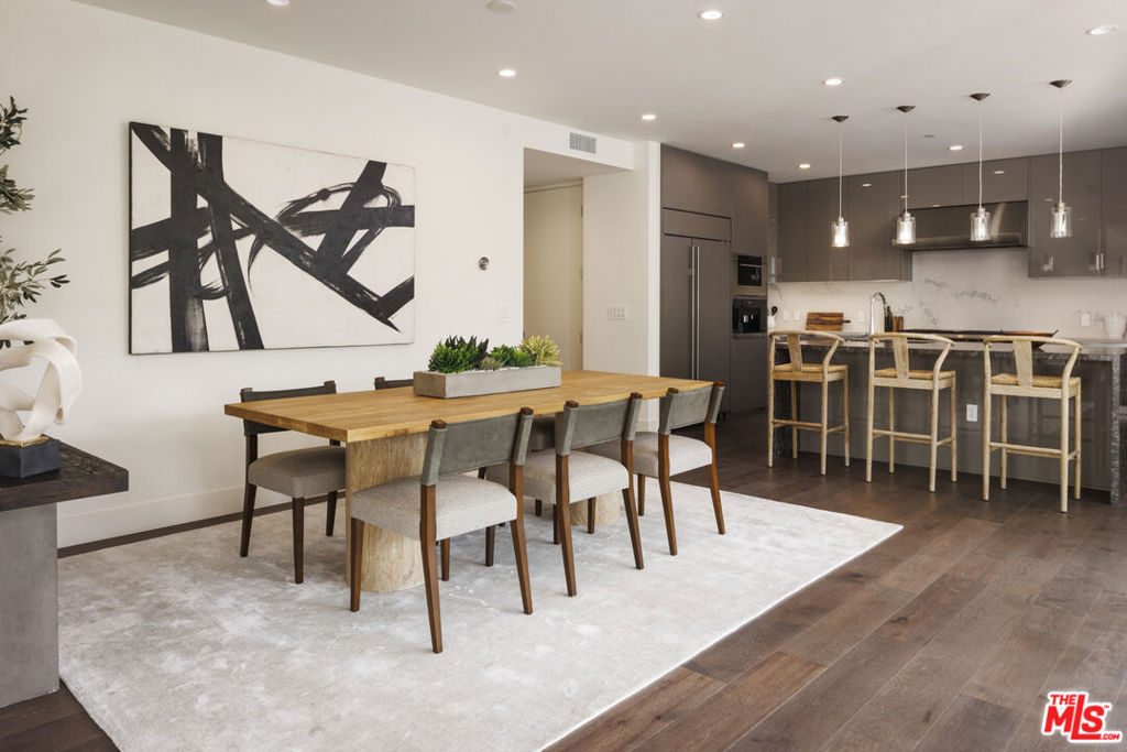 Properties 1 425 N Palm Drive 201