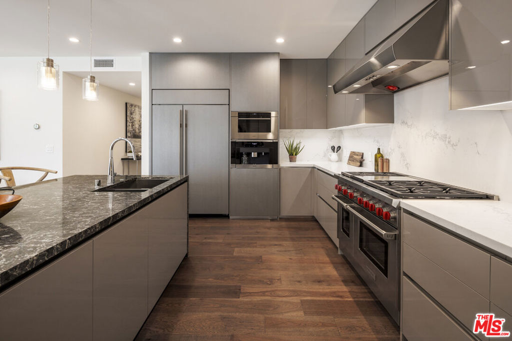 Properties 4 425 N Palm Drive 201