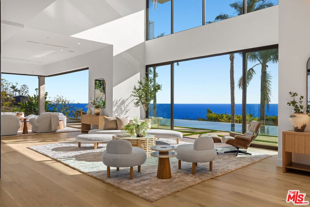 4732 Avenida Del Mar