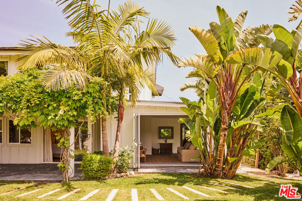 6363 Zumirez Drive