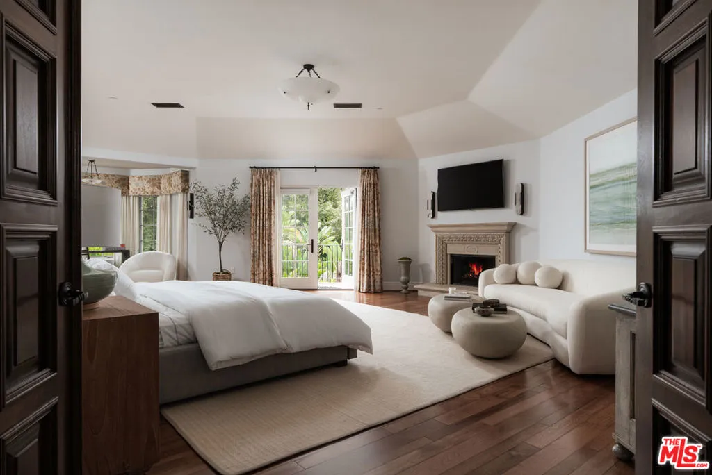 Santa Barbara, California 93108, United States, 5 Bedrooms Bedrooms, ,7 BathroomsBathrooms,Residential,Pending,219784