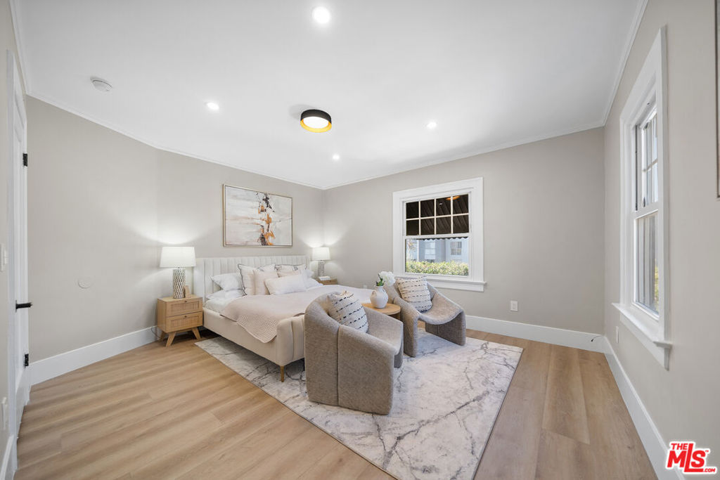 320 Westminster Avenue