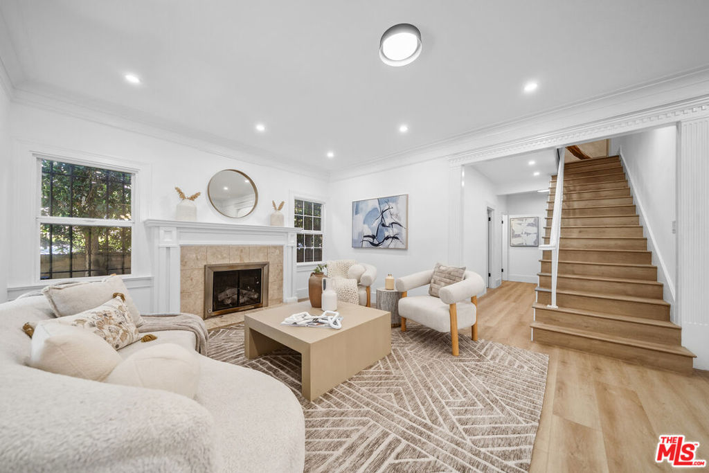 320 Westminster Avenue