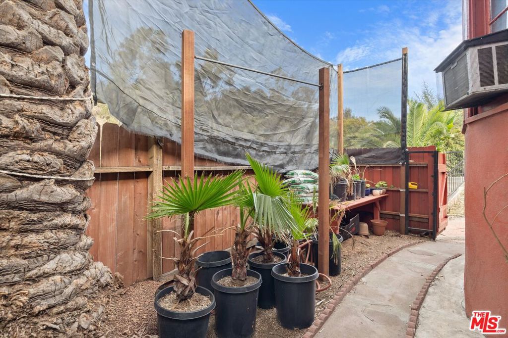 3226 Barham Boulevard