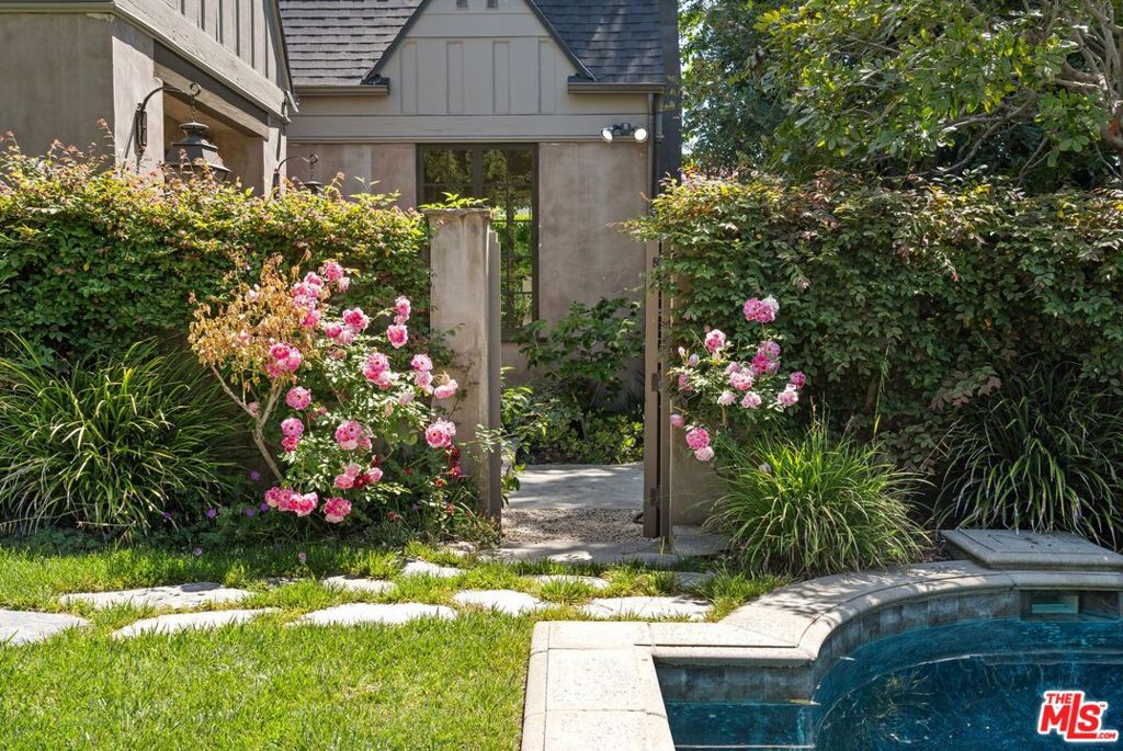 Properties 2 143 S Muirfield Road