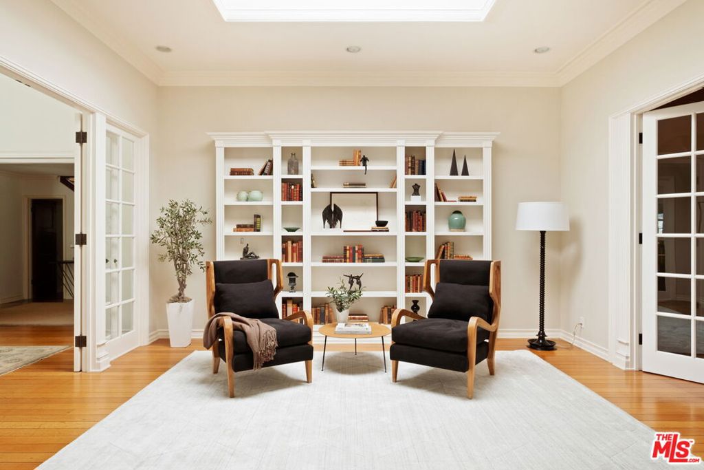 Properties 4 143 S Muirfield Road