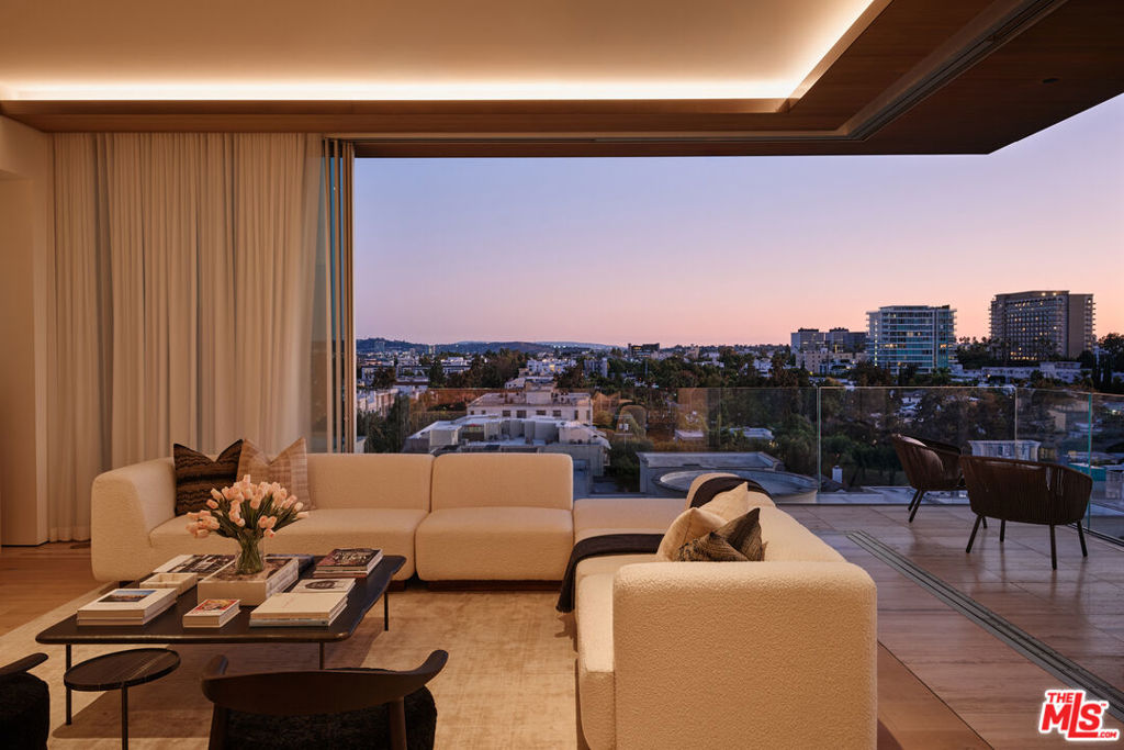 8899 Beverly Boulevard 8C