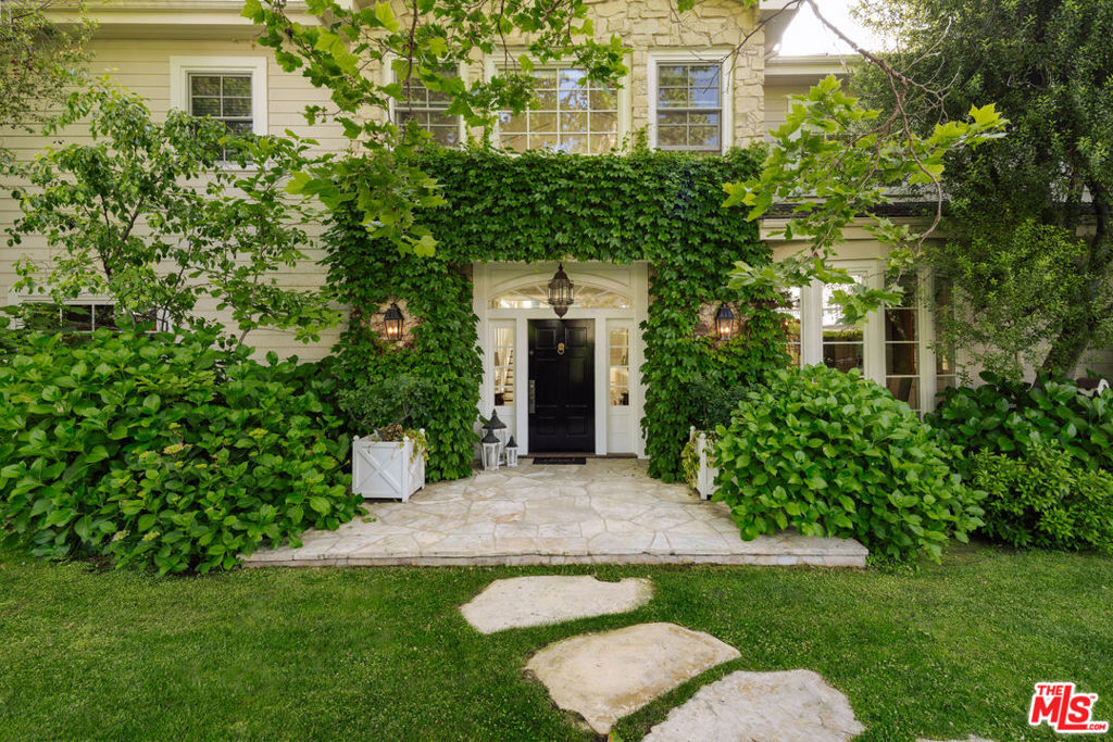 Properties 2 3825 Longridge Avenue
