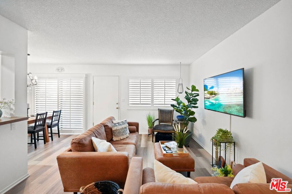 18560 Vanowen Street 15