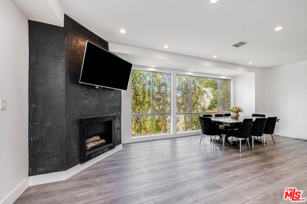 441 N Oakhurst Drive 304