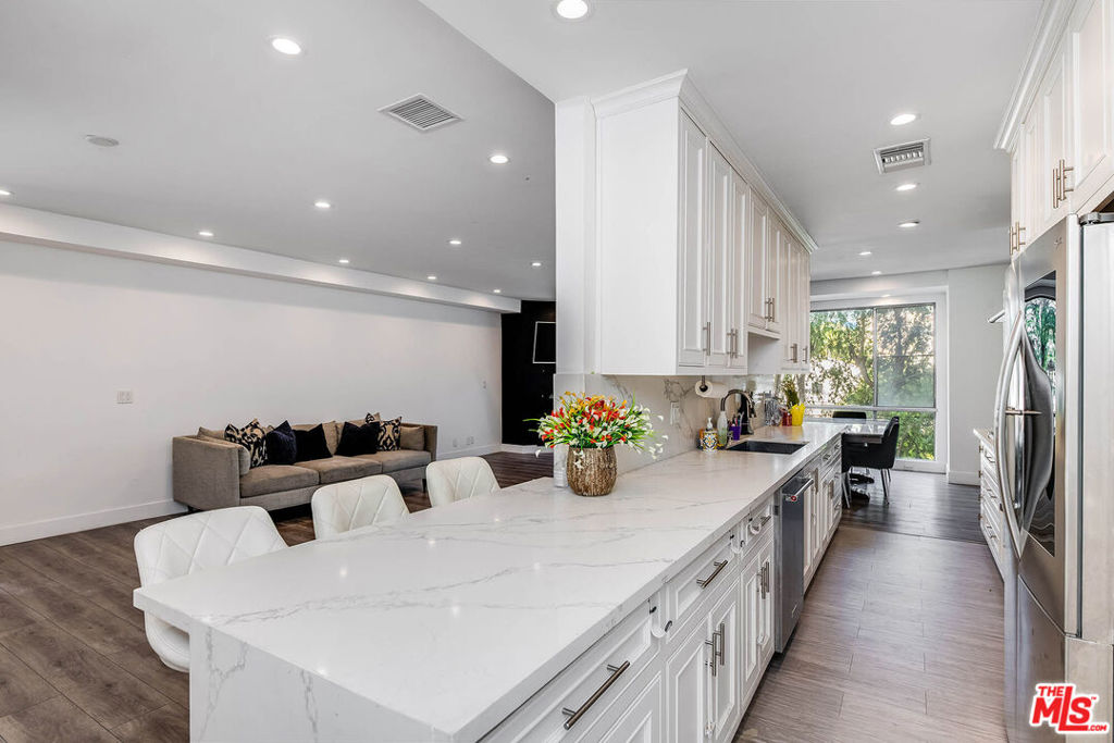 441 N Oakhurst Drive 304