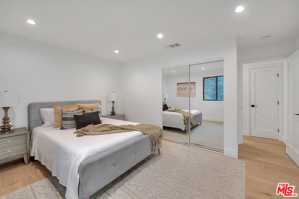 5272 Veronica Street