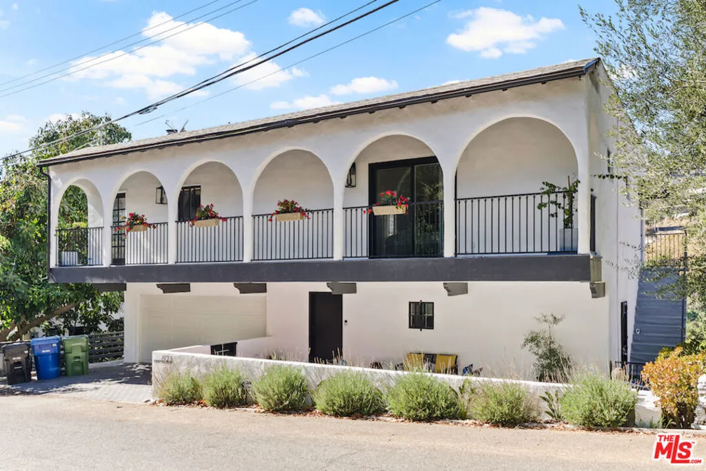 Los Angeles, California 90069, United States, 3 Bedrooms Bedrooms, ,3 BathroomsBathrooms,Residential,Active,151210