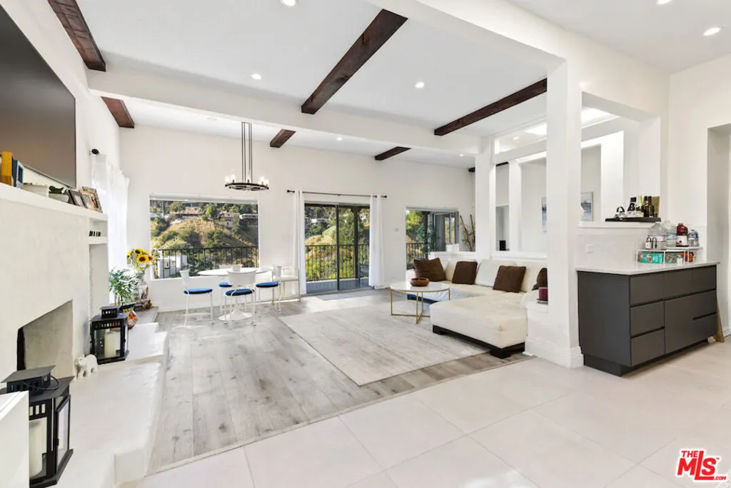 Los Angeles, California 90069, United States, 3 Bedrooms Bedrooms, ,3 BathroomsBathrooms,Residential,Active,151210 Los Angeles, California 90069, United States, 3 Bedrooms Bedrooms, ,3 BathroomsBathrooms,Residential,Active,151210