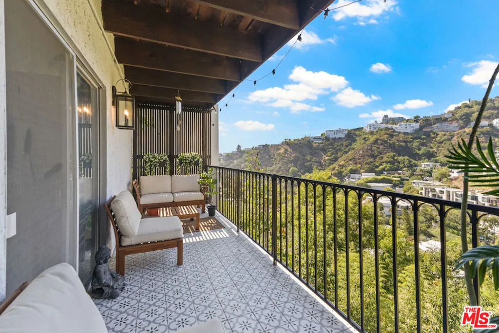 Los Angeles, California 90069, United States, 3 Bedrooms Bedrooms, ,3 BathroomsBathrooms,Residential,Active,151210