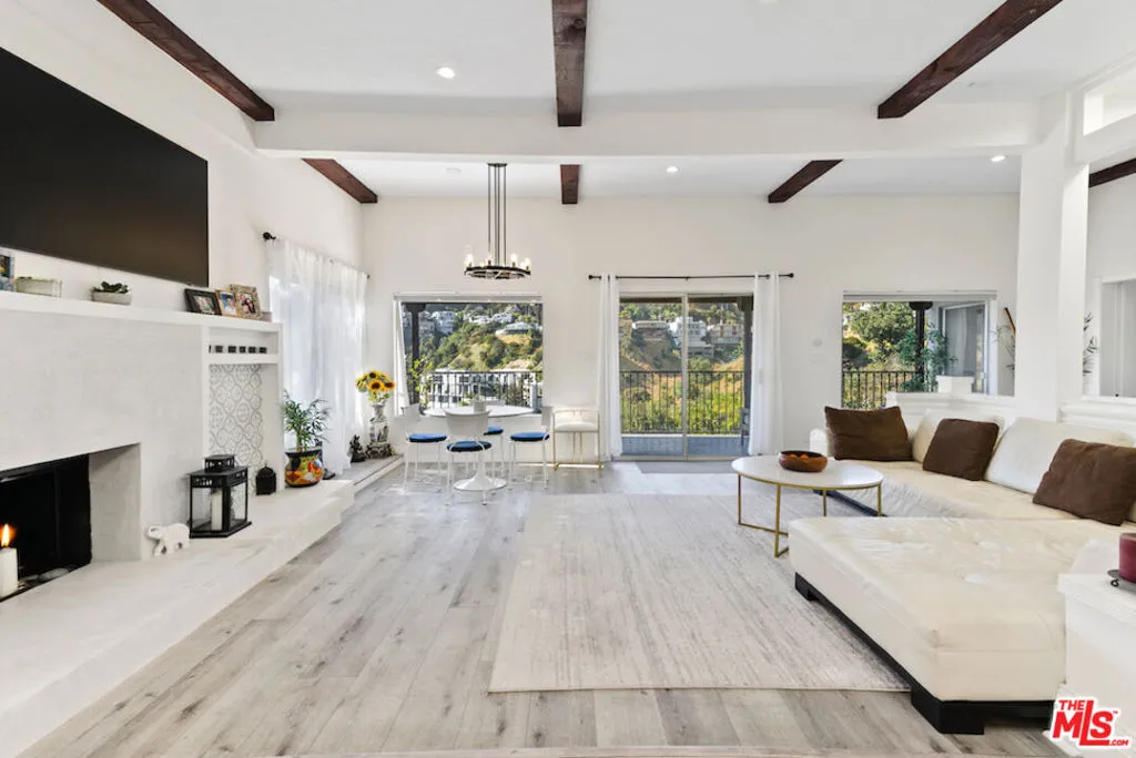 Los Angeles, California 90069, United States, 3 Bedrooms Bedrooms, ,3 BathroomsBathrooms,Residential,Active,151210