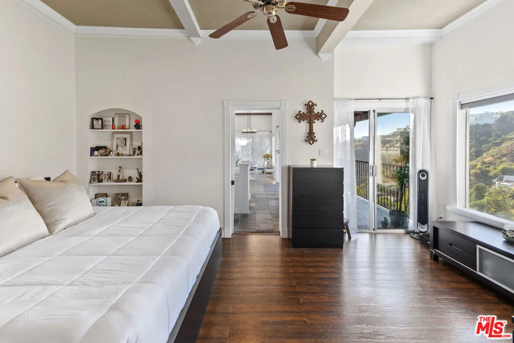 Los Angeles, California 90069, United States, 3 Bedrooms Bedrooms, ,3 BathroomsBathrooms,Residential,Active,151210