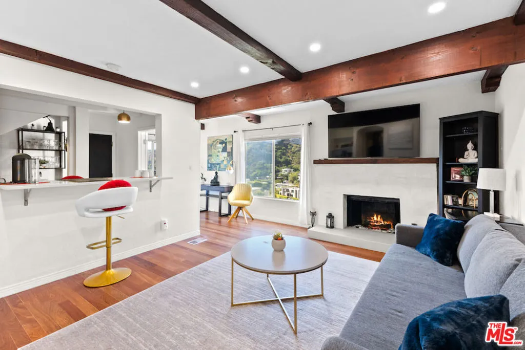 Los Angeles, California 90069, United States, 3 Bedrooms Bedrooms, ,3 BathroomsBathrooms,Residential,Active,151210