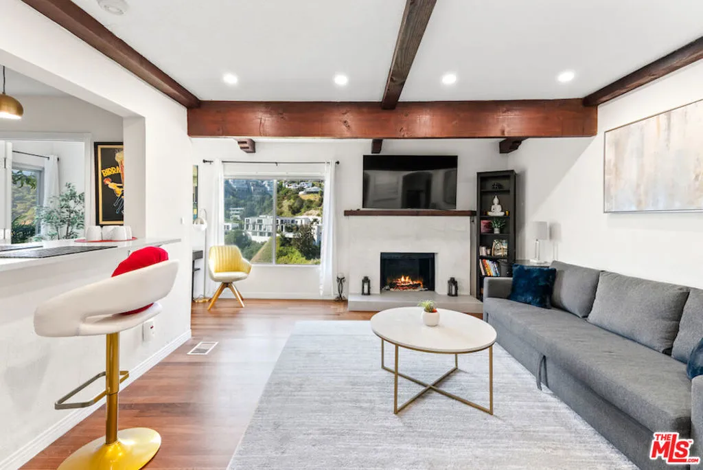 Los Angeles, California 90069, United States, 3 Bedrooms Bedrooms, ,3 BathroomsBathrooms,Residential,Active,151210