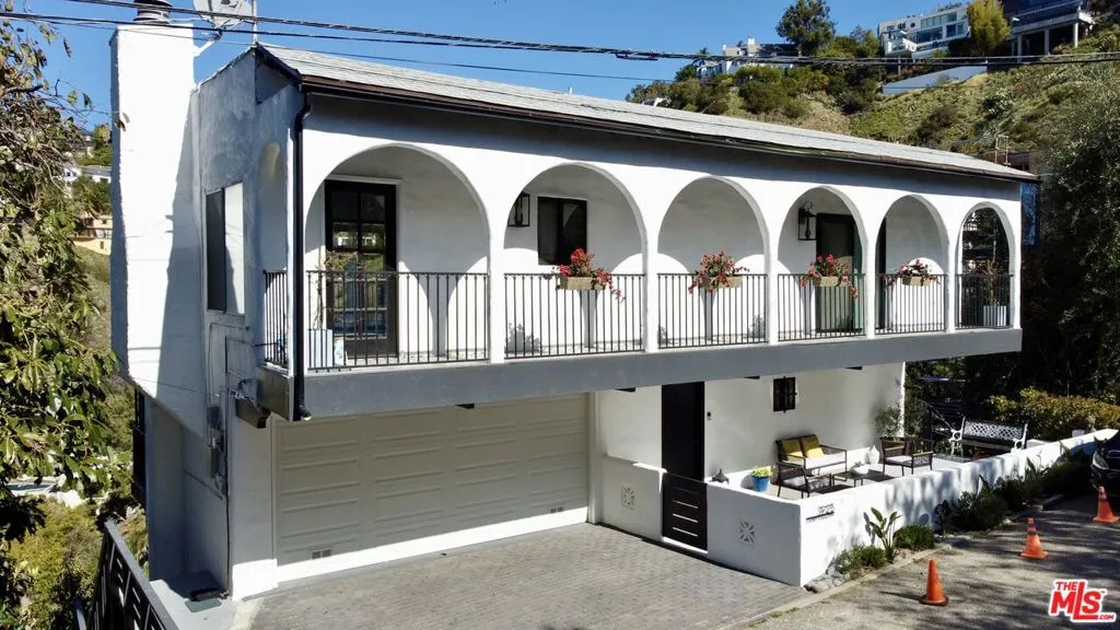 Los Angeles, California 90069, United States, 3 Bedrooms Bedrooms, ,3 BathroomsBathrooms,Residential,Active,151210