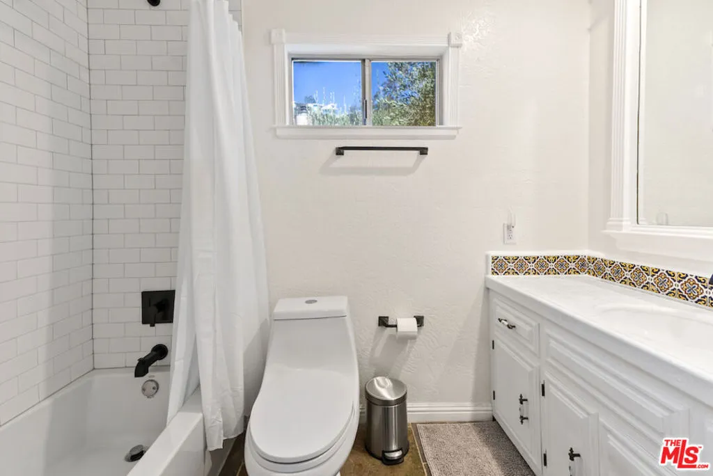 Los Angeles, California 90069, United States, 3 Bedrooms Bedrooms, ,3 BathroomsBathrooms,Residential,Active,151210