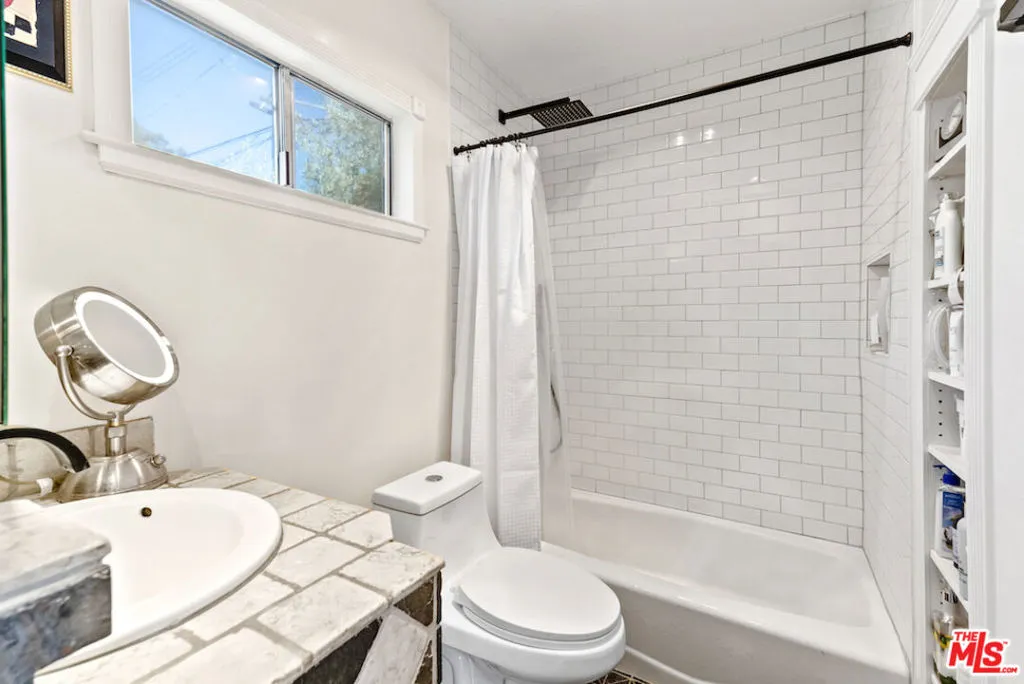 Los Angeles, California 90069, United States, 3 Bedrooms Bedrooms, ,3 BathroomsBathrooms,Residential,Active,151210