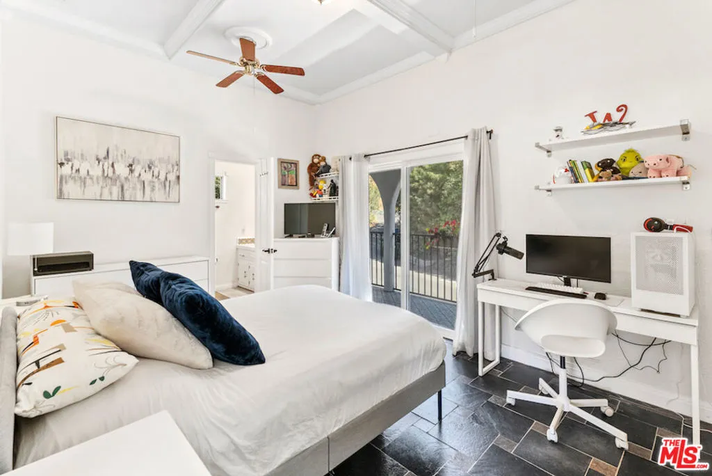 Los Angeles, California 90069, United States, 3 Bedrooms Bedrooms, ,3 BathroomsBathrooms,Residential,Active,151210