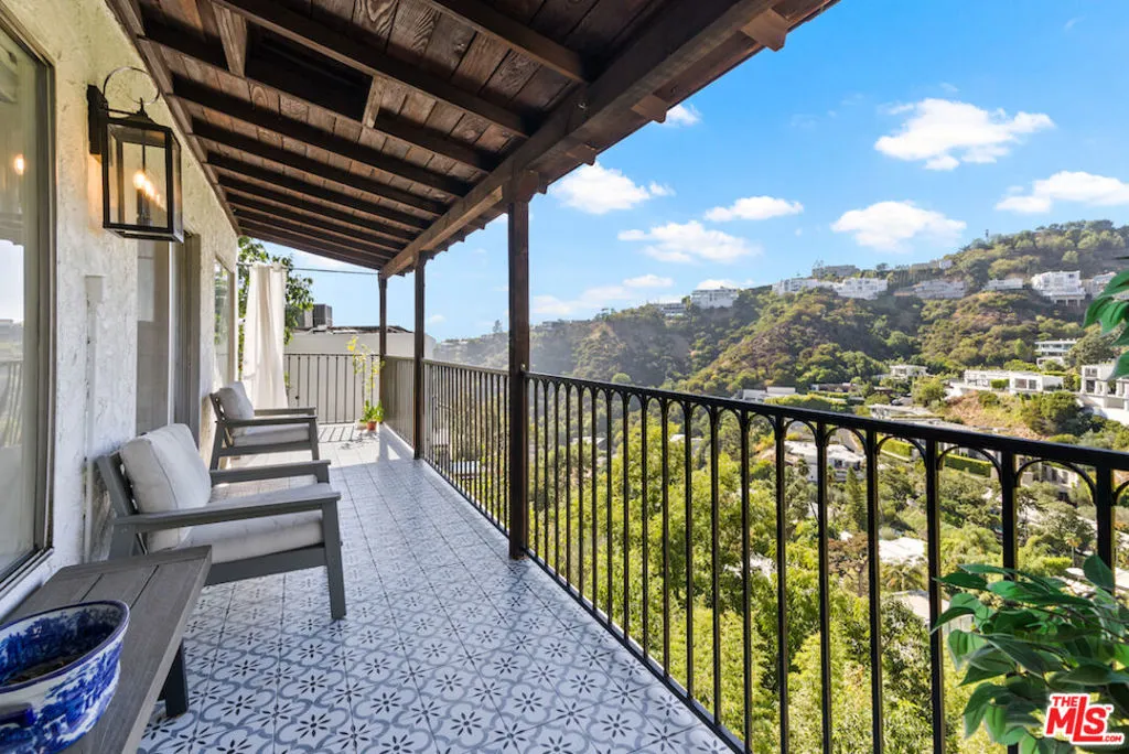 Los Angeles, California 90069, United States, 3 Bedrooms Bedrooms, ,3 BathroomsBathrooms,Residential,Active,151210