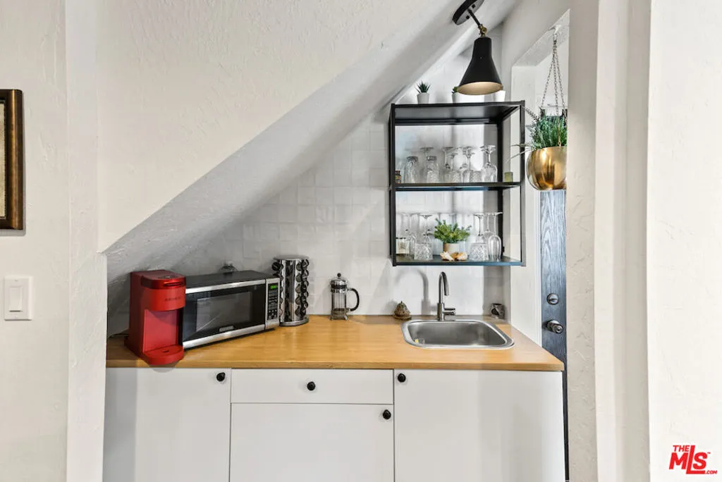 Los Angeles, California 90069, United States, 3 Bedrooms Bedrooms, ,3 BathroomsBathrooms,Residential,Active,151210