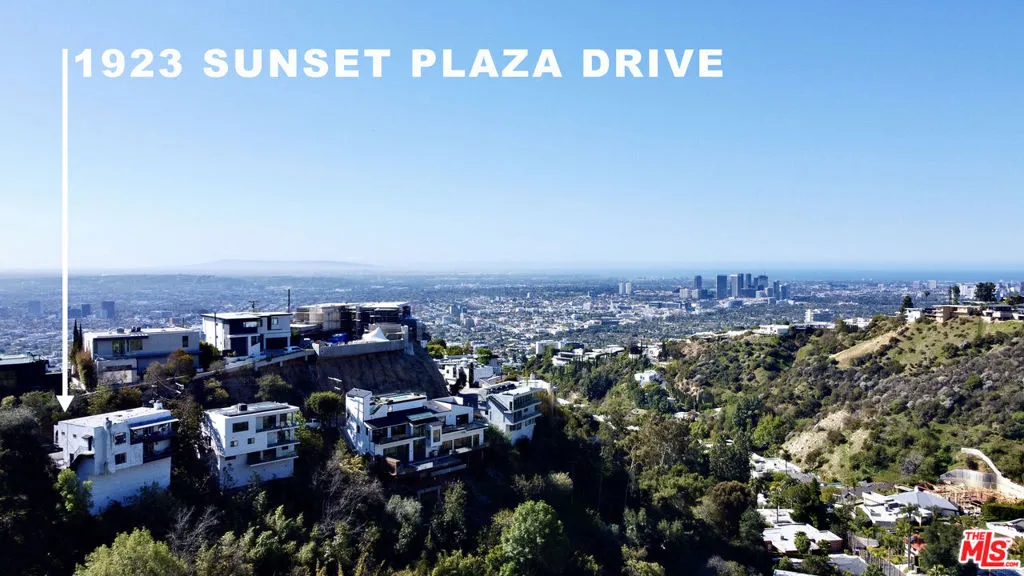 Los Angeles, California 90069, United States, 3 Bedrooms Bedrooms, ,3 BathroomsBathrooms,Residential,Active,151210