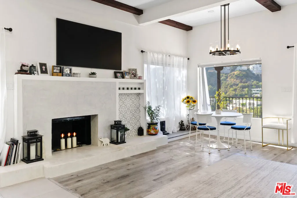 Los Angeles, California 90069, United States, 3 Bedrooms Bedrooms, ,3 BathroomsBathrooms,Residential,Active,151210