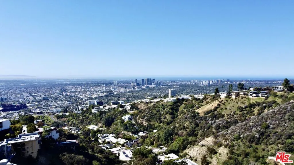 Los Angeles, California 90069, United States, 3 Bedrooms Bedrooms, ,3 BathroomsBathrooms,Residential,Active,151210