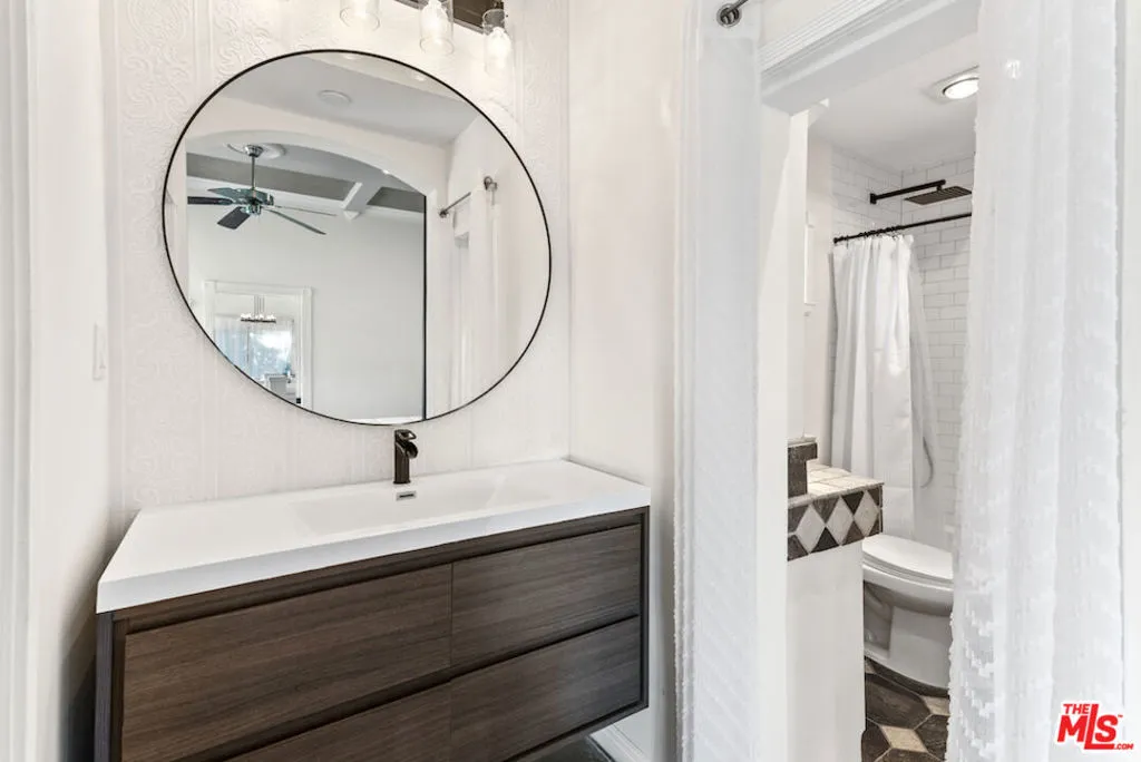 Los Angeles, California 90069, United States, 3 Bedrooms Bedrooms, ,3 BathroomsBathrooms,Residential,Active,151210